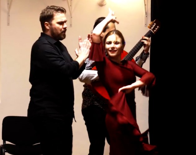 BARBARA LIBRE in a red dress dancing with a palmero and guitarist